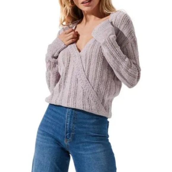 ASTR LAVENDER PURPLE SWEATER 💜 - Picture 2 of 10